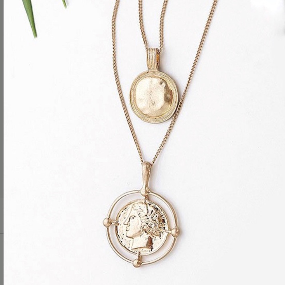 NWT 18 karat gold plate necklace medallion set